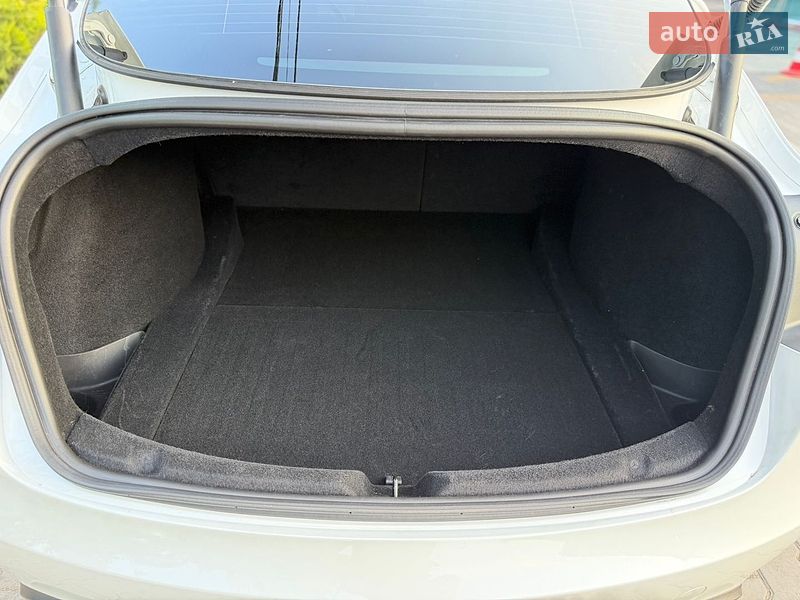 Седан Tesla Model 3 2024 в Миколаєві