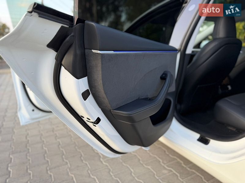 Седан Tesla Model 3 2024 в Миколаєві