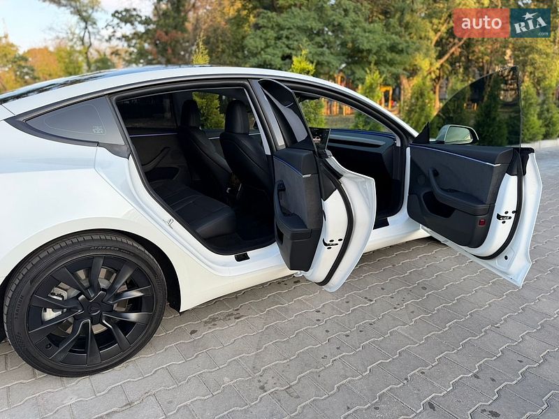 Седан Tesla Model 3 2024 в Миколаєві