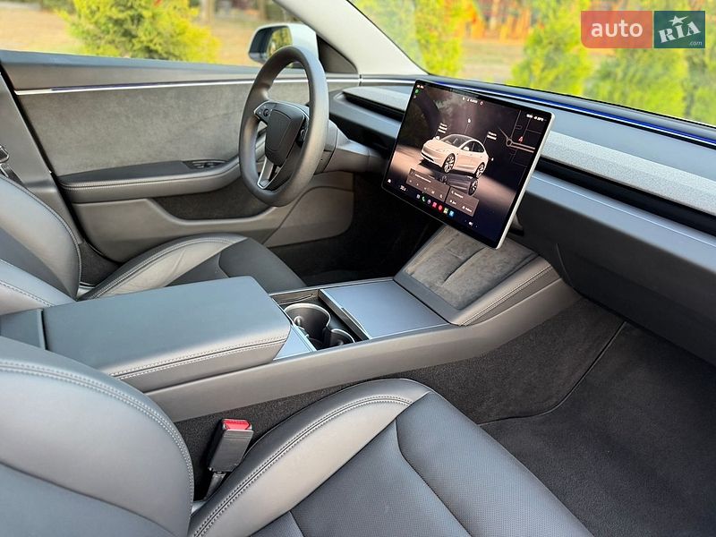 Седан Tesla Model 3 2024 в Миколаєві