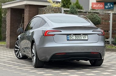 Седан Tesla Model 3 2025 в Стрию