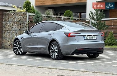 Седан Tesla Model 3 2025 в Стрию