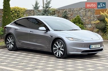 Седан Tesla Model 3 2025 в Стрию