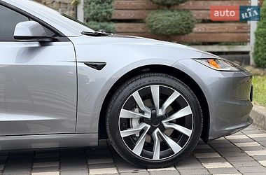 Седан Tesla Model 3 2025 в Стрию