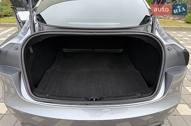 Седан Tesla Model 3 2025 в Стрию