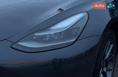 Седан Tesla Model 3 2022 в Львове