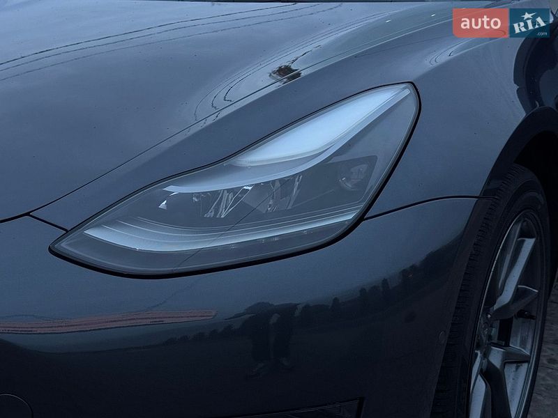 Седан Tesla Model 3 2022 в Львове