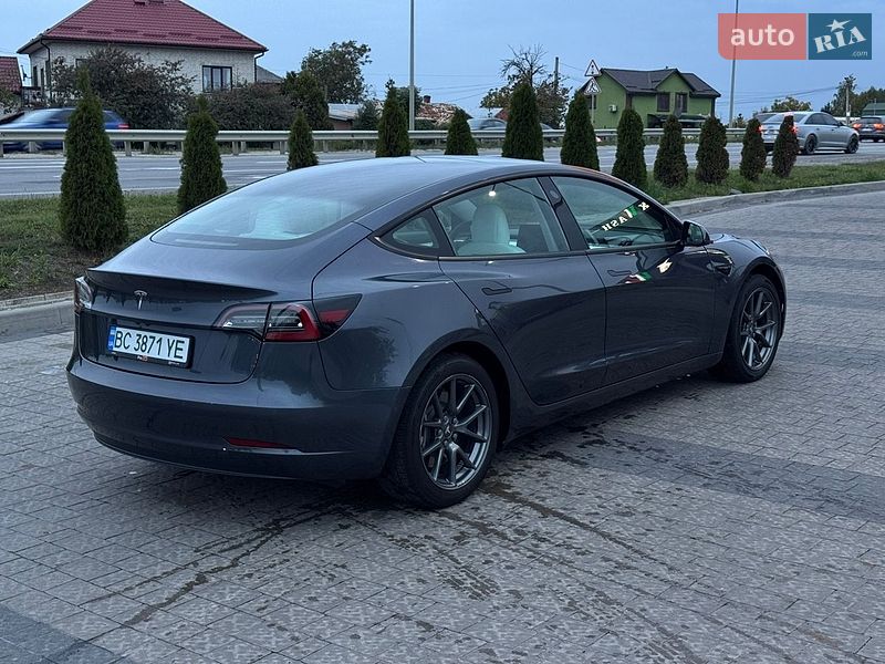 Седан Tesla Model 3 2022 в Львове