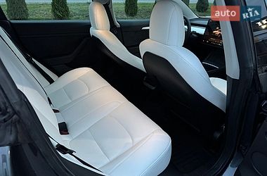 Седан Tesla Model 3 2022 в Львове