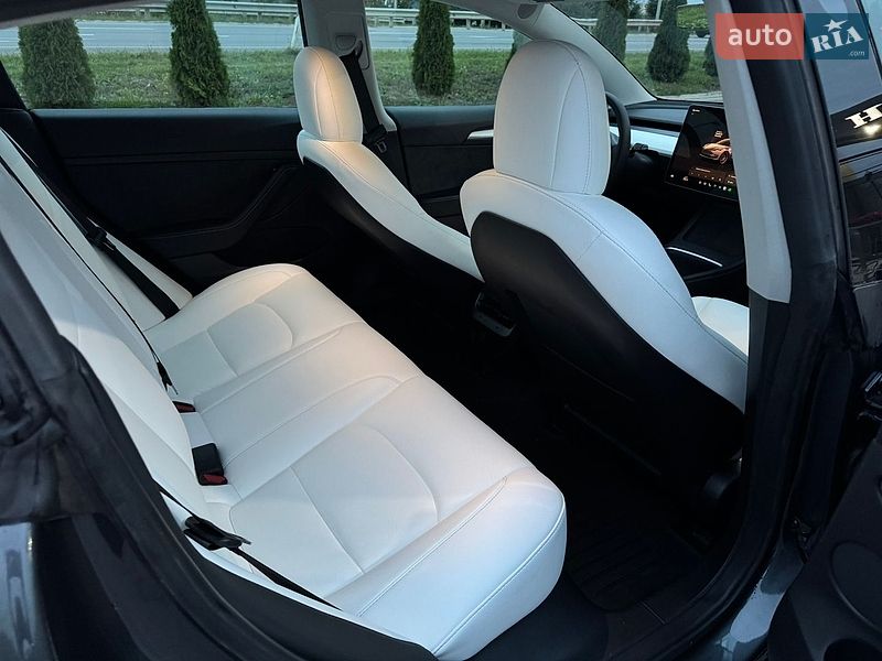 Седан Tesla Model 3 2022 в Львове