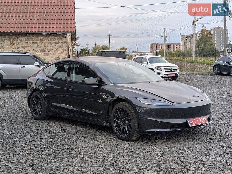 Седан Tesla Model 3 2024 в Луцьку