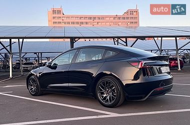Седан Tesla Model 3 2023 в Києві