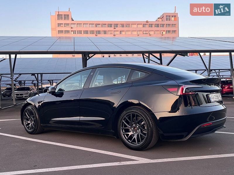 Седан Tesla Model 3 2023 в Києві