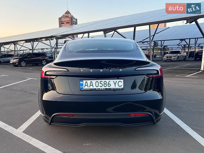 Седан Tesla Model 3 2023 в Києві