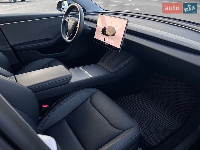 Седан Tesla Model 3 2023 в Києві