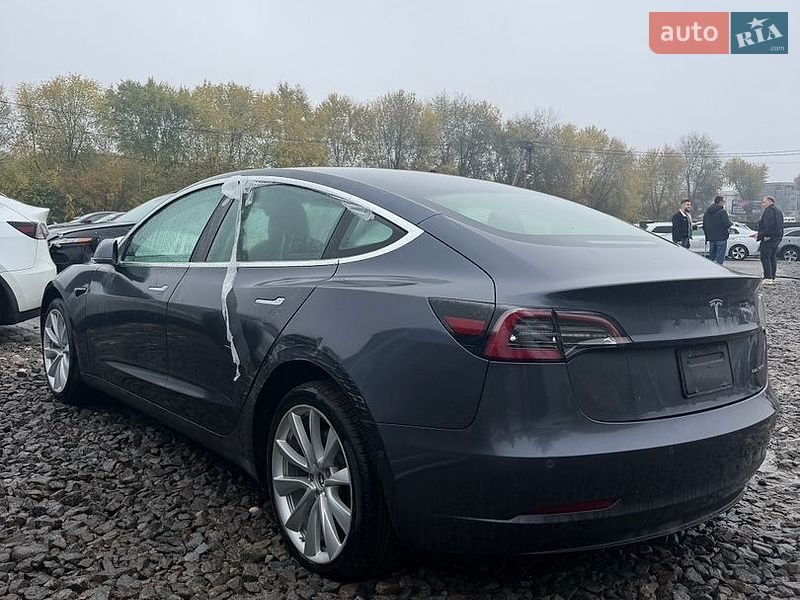 Седан Tesla Model 3 2019 в Львові