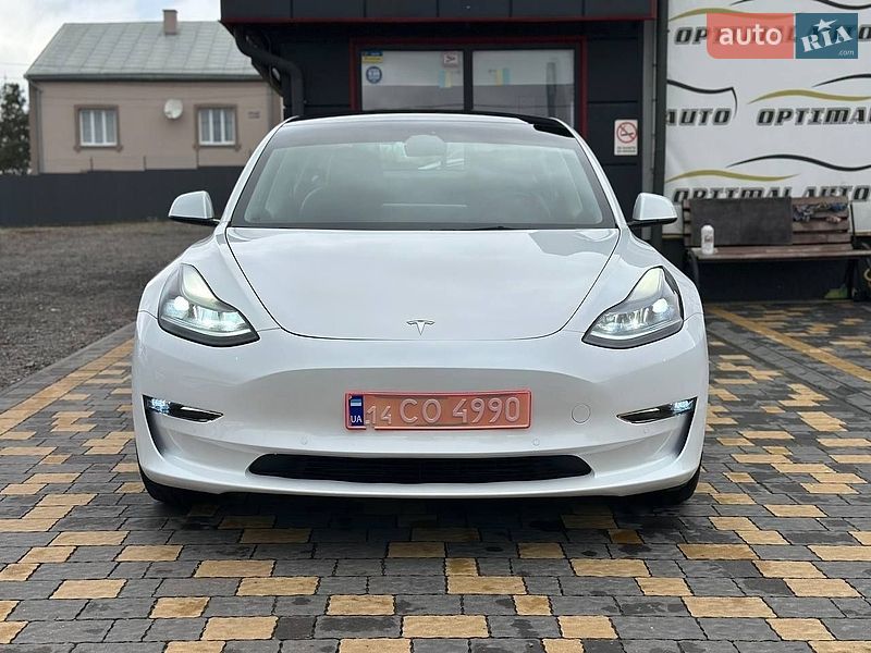 Седан Tesla Model 3 2023 в Львові