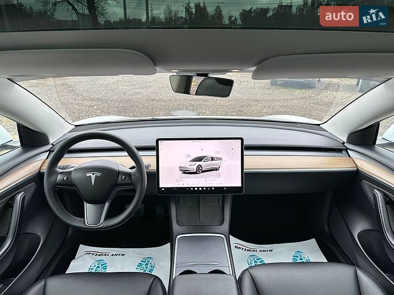 Седан Tesla Model 3 2023 в Львові