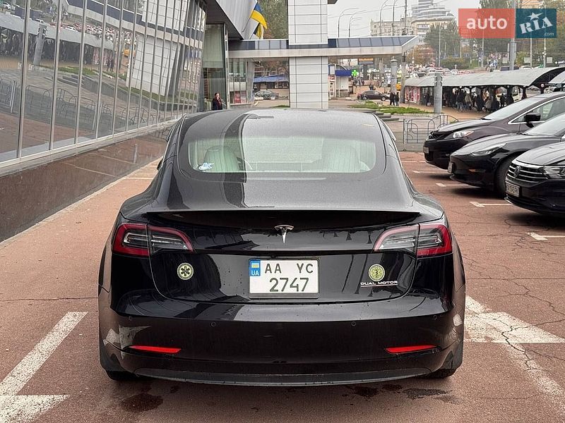 Седан Tesla Model 3 2019 в Киеве