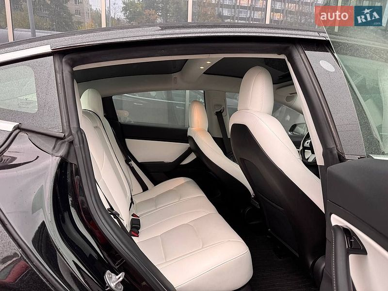 Седан Tesla Model 3 2019 в Киеве
