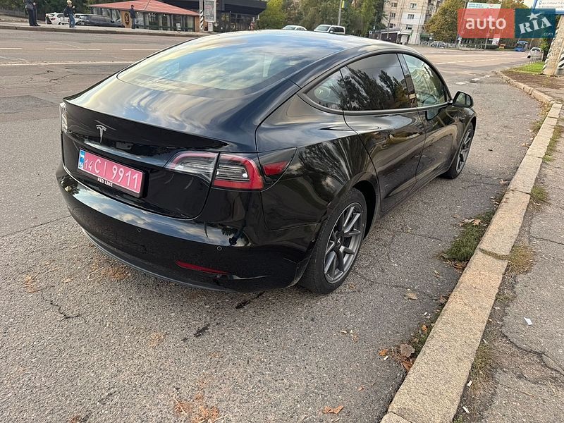 Седан Tesla Model 3 2021 в Николаеве