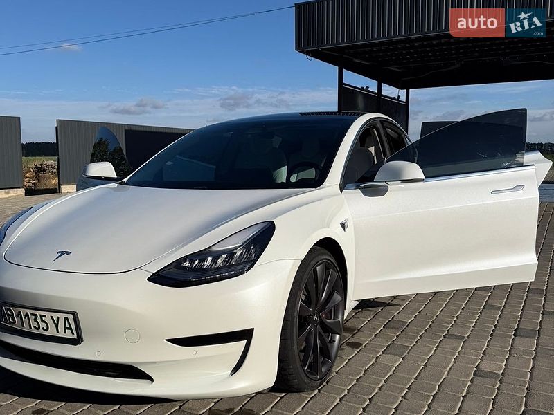 Седан Tesla Model 3 2019 в Виннице