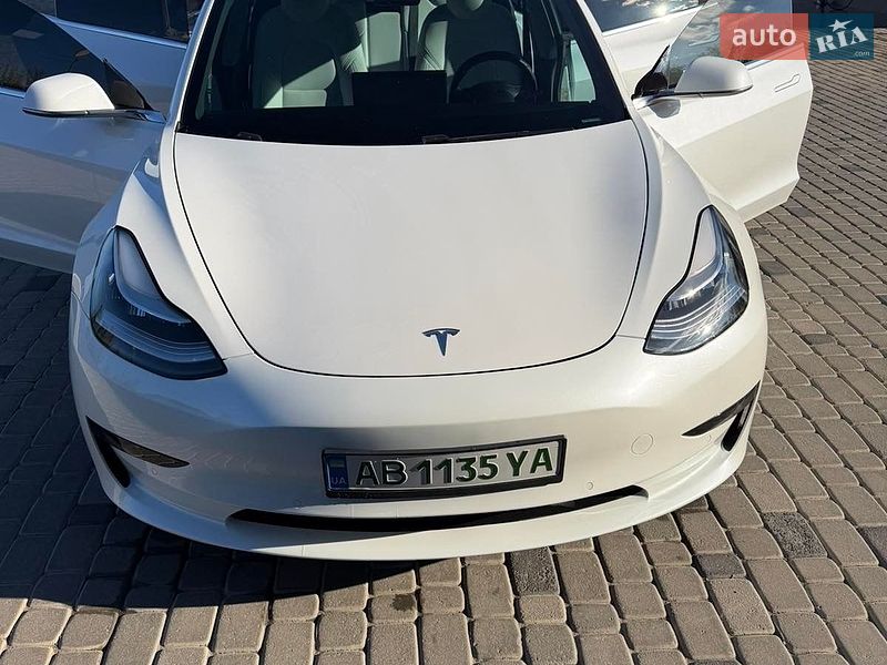 Седан Tesla Model 3 2019 в Виннице