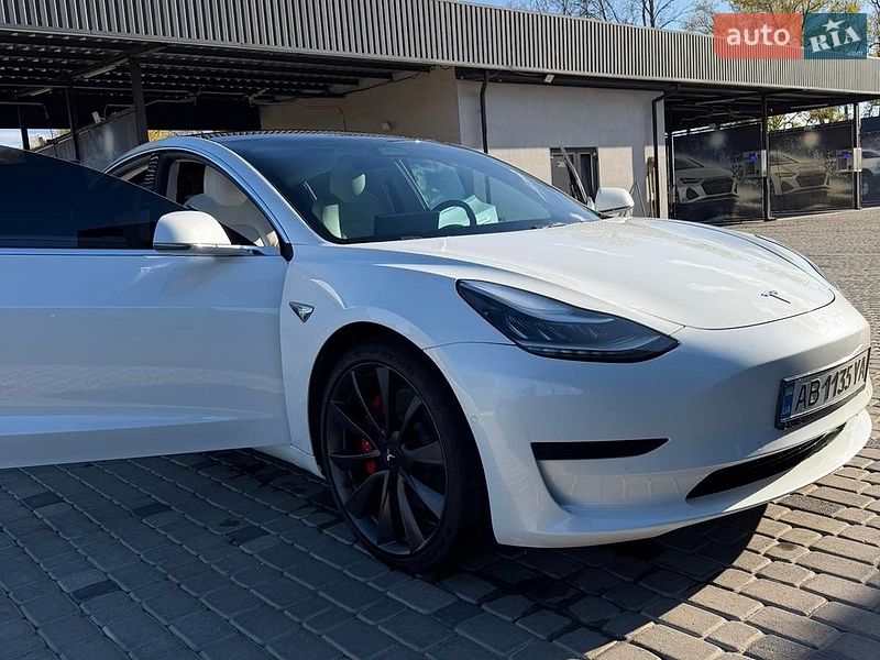 Седан Tesla Model 3 2019 в Виннице