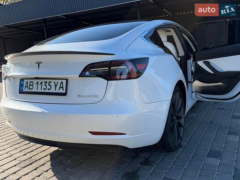 Седан Tesla Model 3 2019 в Виннице