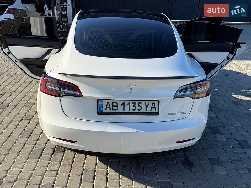 Седан Tesla Model 3 2019 в Виннице