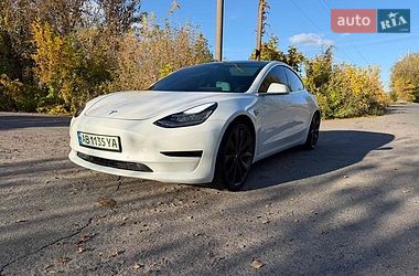 Седан Tesla Model 3 2019 в Виннице
