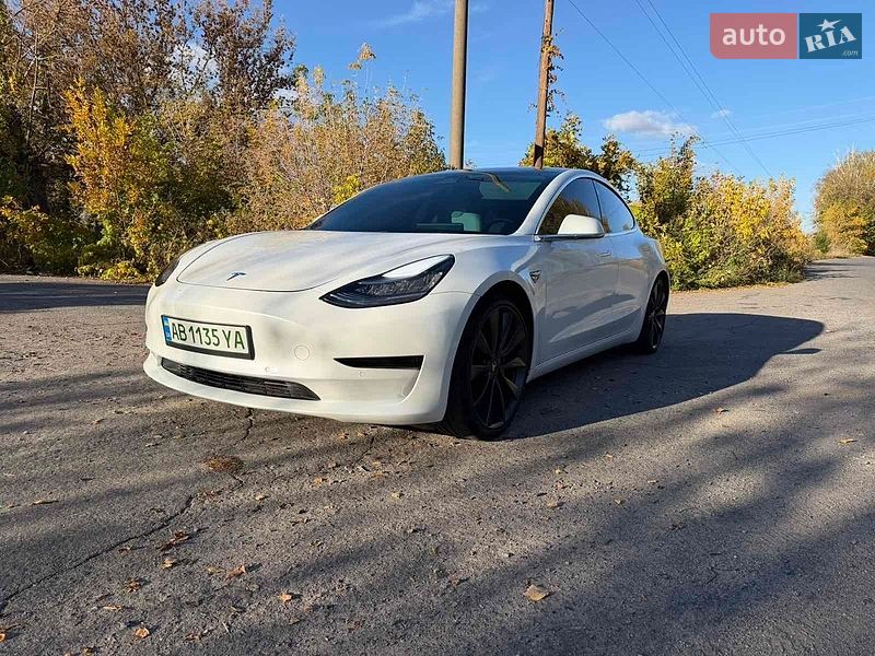 Седан Tesla Model 3 2019 в Виннице