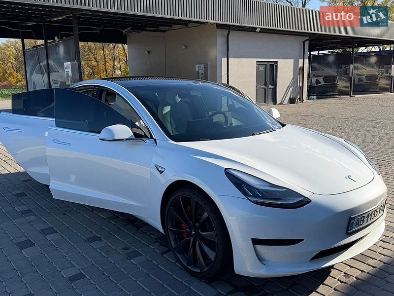 Седан Tesla Model 3 2019 в Виннице