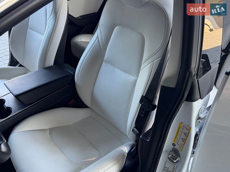 Седан Tesla Model 3 2019 в Виннице