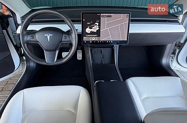 Седан Tesla Model 3 2019 в Виннице