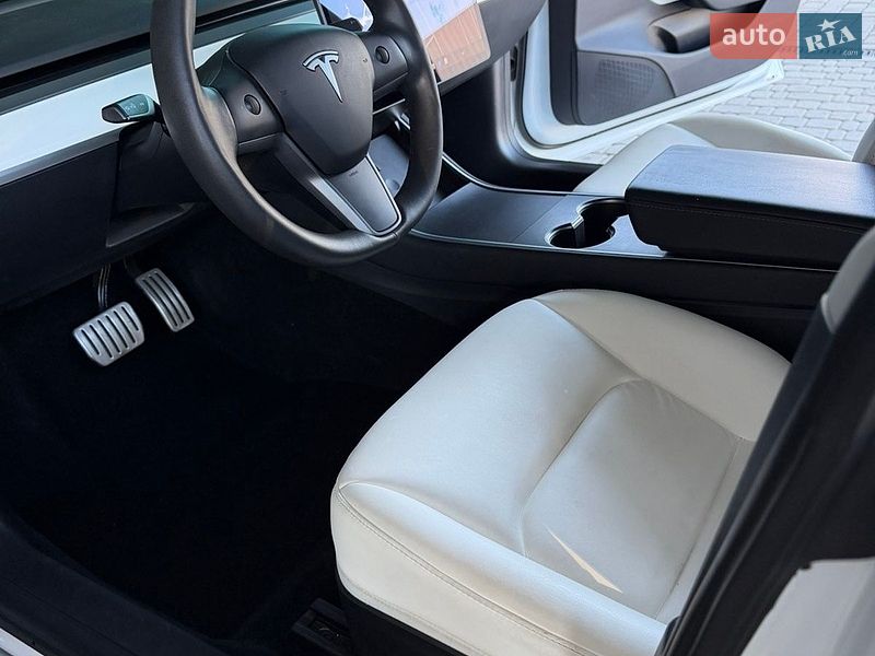 Седан Tesla Model 3 2019 в Виннице