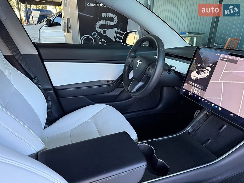 Седан Tesla Model 3 2019 в Виннице