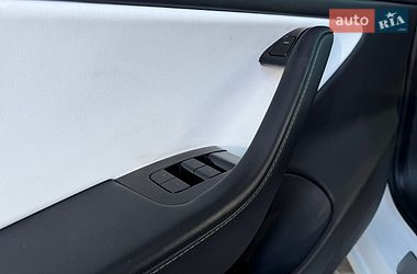 Седан Tesla Model 3 2019 в Виннице