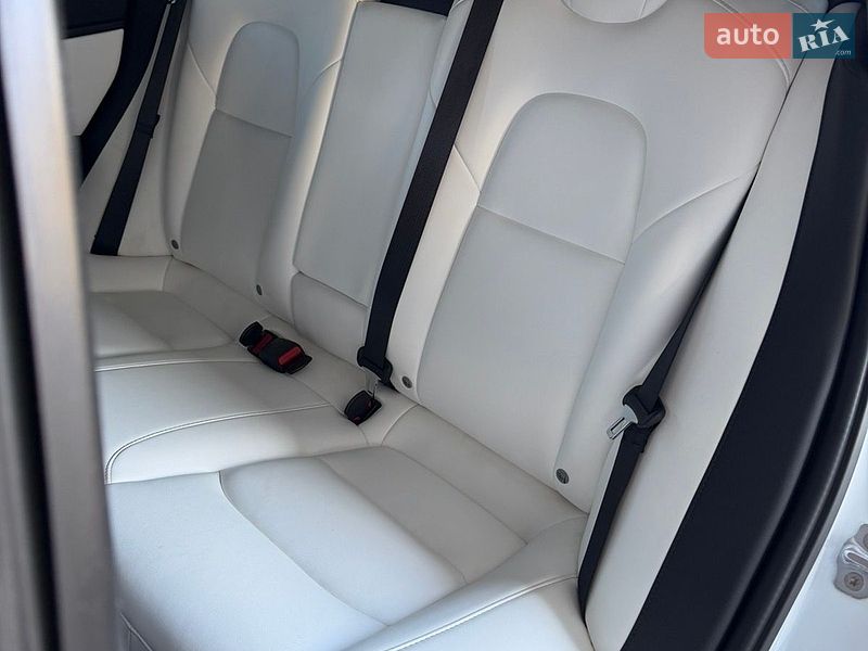 Седан Tesla Model 3 2019 в Виннице