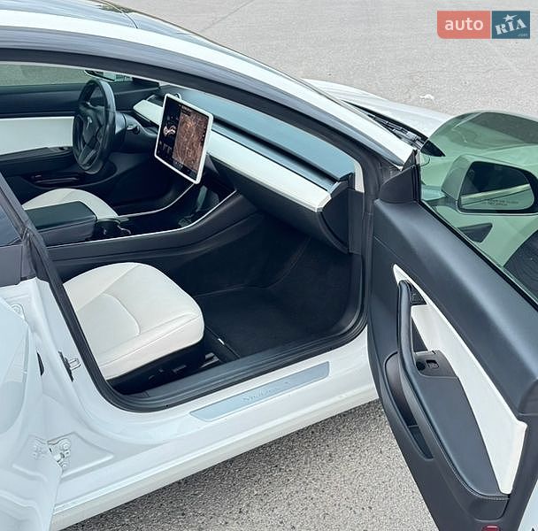 Седан Tesla Model 3 2018 в Днепре