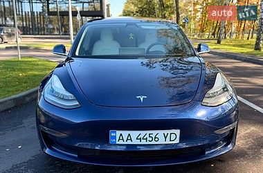 Седан Tesla Model 3 2018 в Киеве