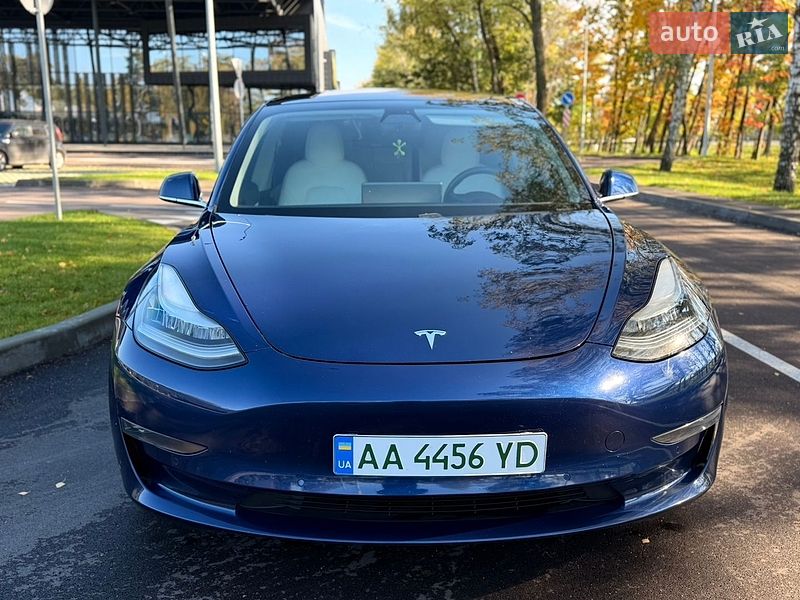 Седан Tesla Model 3 2018 в Киеве