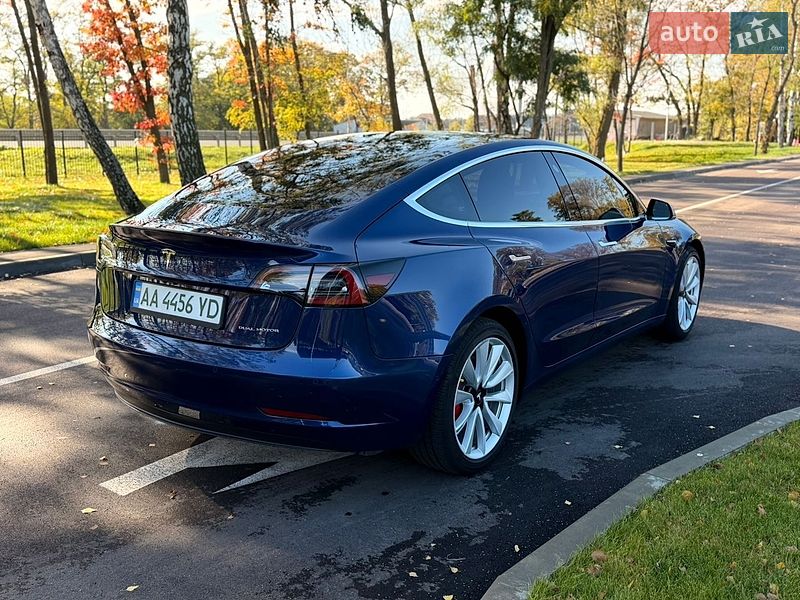 Седан Tesla Model 3 2018 в Киеве