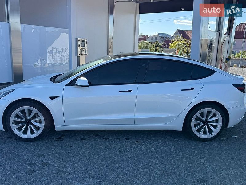 Седан Tesla Model 3 2021 в Києві