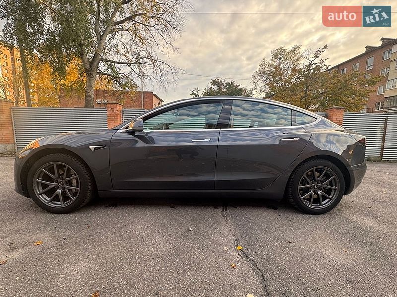 Седан Tesla Model 3 2018 в Полтаве