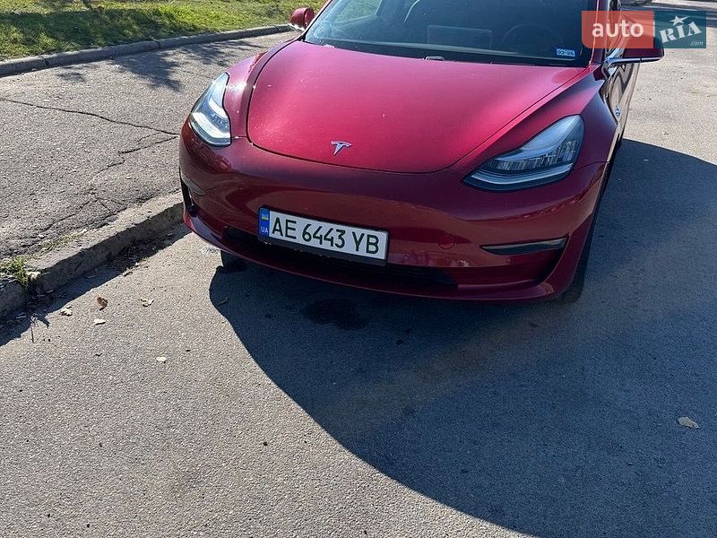 Седан Tesla Model 3 2020 в Дніпрі