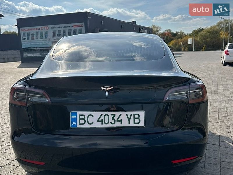 Седан Tesla Model 3 2019 в Львове