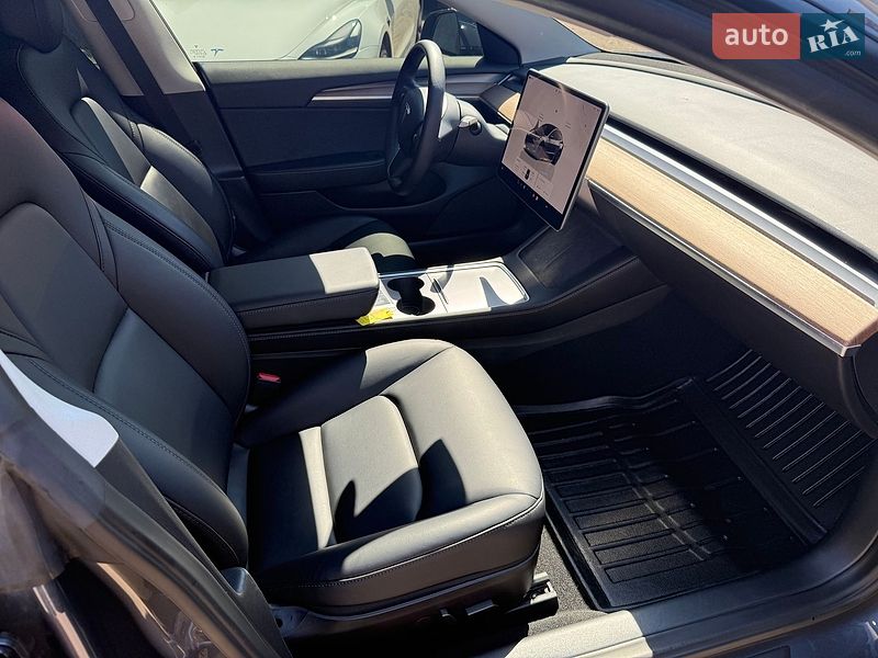 Седан Tesla Model 3 2022 в Киеве