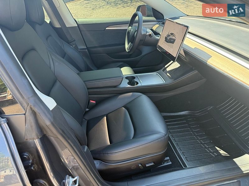 Седан Tesla Model 3 2022 в Киеве