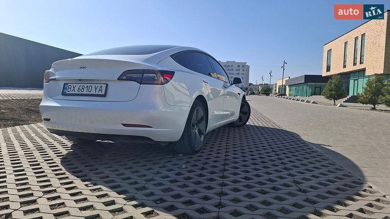 Седан Tesla Model 3 2023 в Виннице